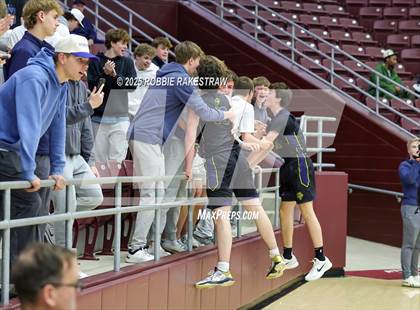 Thumbnail 2 in Lufkin vs. Highland Park (UIL 5A D1 Area Playoff) photogallery.
