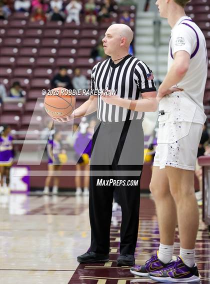 Thumbnail 2 in Lufkin vs. Highland Park (UIL 5A D1 Area Playoff) photogallery.