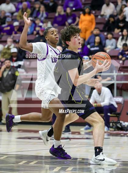 Thumbnail 1 in Lufkin vs. Highland Park (UIL 5A D1 Area Playoff) photogallery.