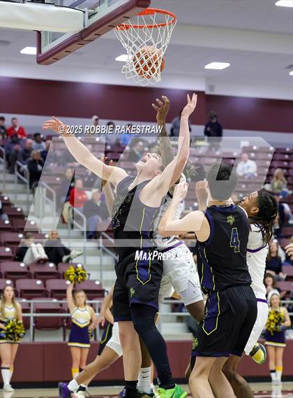 Thumbnail 3 in Lufkin vs. Highland Park (UIL 5A D1 Area Playoff) photogallery.