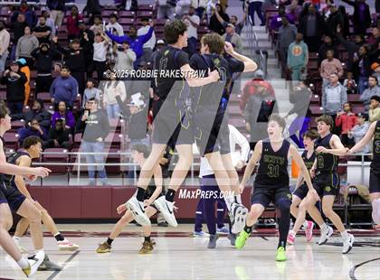 Thumbnail 2 in Lufkin vs. Highland Park (UIL 5A D1 Area Playoff) photogallery.