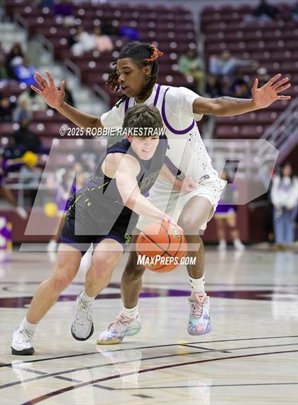 Thumbnail 2 in Lufkin vs. Highland Park (UIL 5A D1 Area Playoff) photogallery.