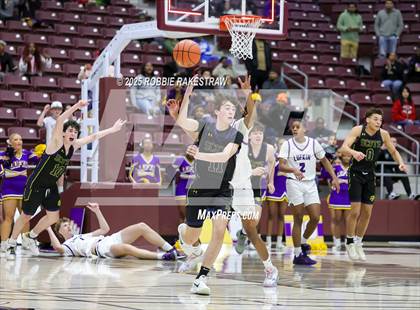 Thumbnail 3 in Lufkin vs. Highland Park (UIL 5A D1 Area Playoff) photogallery.
