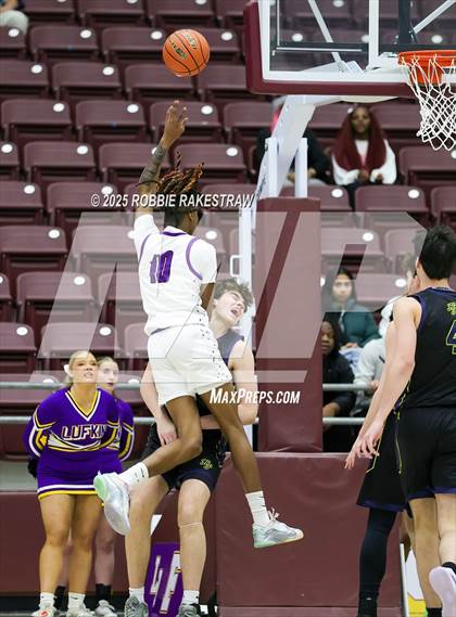 Thumbnail 2 in Lufkin vs. Highland Park (UIL 5A D1 Area Playoff) photogallery.