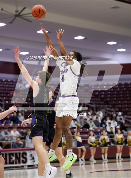 Thumbnail 2 in Lufkin vs. Highland Park (UIL 5A D1 Area Playoff) photogallery.