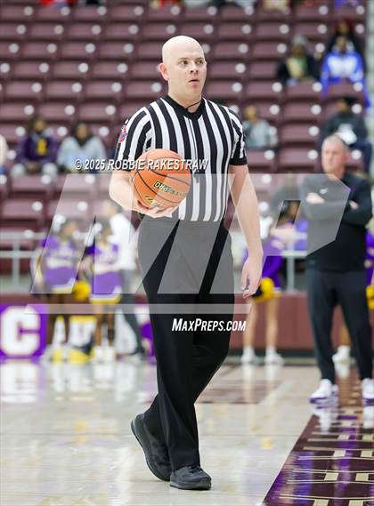 Thumbnail 1 in Lufkin vs. Highland Park (UIL 5A D1 Area Playoff) photogallery.