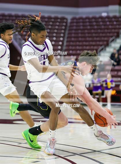 Thumbnail 2 in Lufkin vs. Highland Park (UIL 5A D1 Area Playoff) photogallery.
