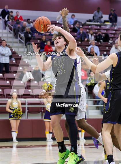 Thumbnail 1 in Lufkin vs. Highland Park (UIL 5A D1 Area Playoff) photogallery.