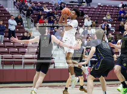 Thumbnail 1 in Lufkin vs. Highland Park (UIL 5A D1 Area Playoff) photogallery.