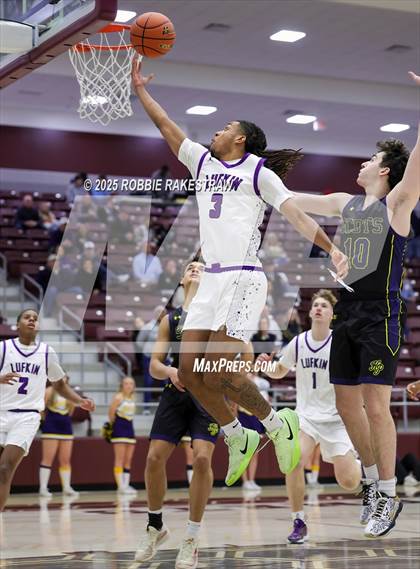 Thumbnail 1 in Lufkin vs. Highland Park (UIL 5A D1 Area Playoff) photogallery.