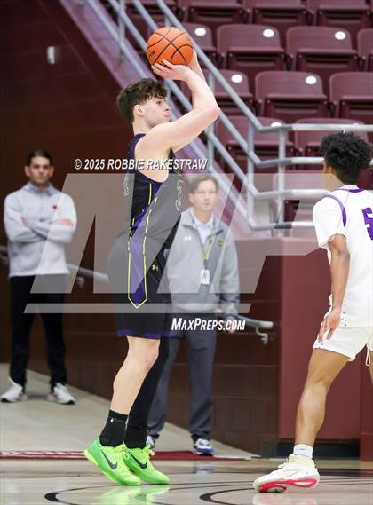 Thumbnail 3 in Lufkin vs. Highland Park (UIL 5A D1 Area Playoff) photogallery.