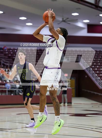 Thumbnail 2 in Lufkin vs. Highland Park (UIL 5A D1 Area Playoff) photogallery.