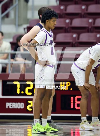 Thumbnail 3 in Lufkin vs. Highland Park (UIL 5A D1 Area Playoff) photogallery.