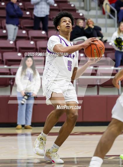 Thumbnail 3 in Lufkin vs. Highland Park (UIL 5A D1 Area Playoff) photogallery.