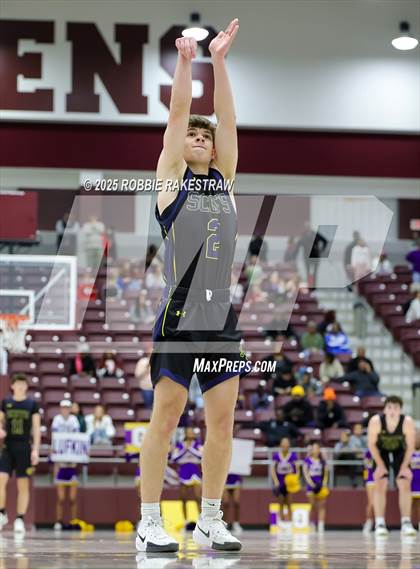 Thumbnail 2 in Lufkin vs. Highland Park (UIL 5A D1 Area Playoff) photogallery.
