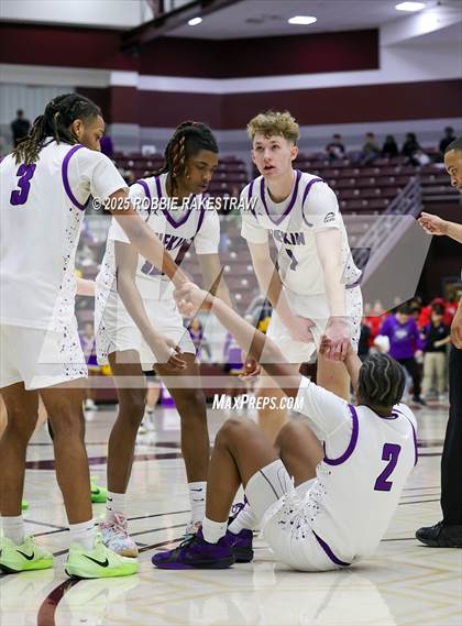 Thumbnail 3 in Lufkin vs. Highland Park (UIL 5A D1 Area Playoff) photogallery.