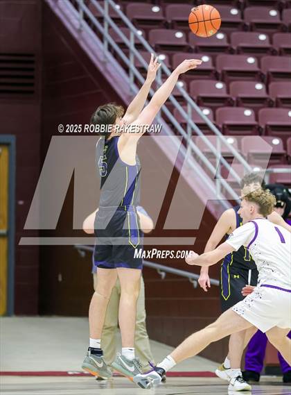 Thumbnail 3 in Lufkin vs. Highland Park (UIL 5A D1 Area Playoff) photogallery.