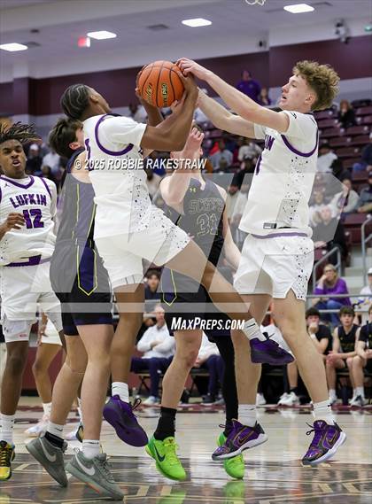 Thumbnail 2 in Lufkin vs. Highland Park (UIL 5A D1 Area Playoff) photogallery.