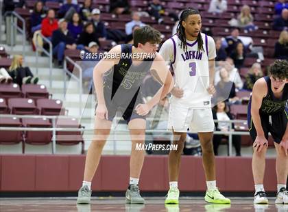 Thumbnail 2 in Lufkin vs. Highland Park (UIL 5A D1 Area Playoff) photogallery.