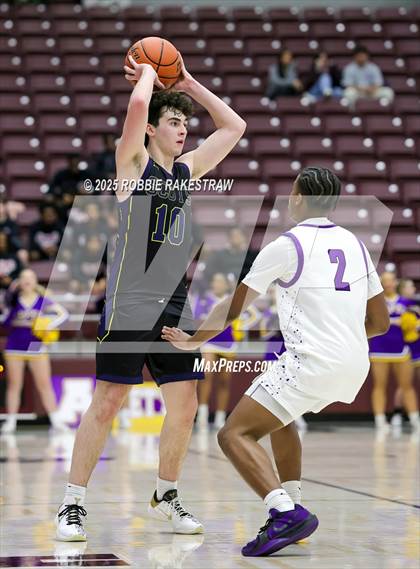 Thumbnail 3 in Lufkin vs. Highland Park (UIL 5A D1 Area Playoff) photogallery.