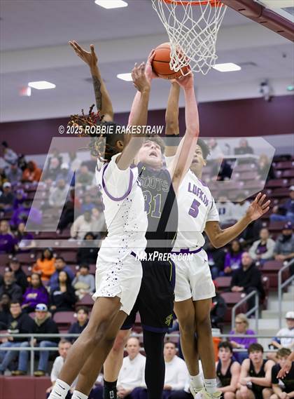 Thumbnail 2 in Lufkin vs. Highland Park (UIL 5A D1 Area Playoff) photogallery.