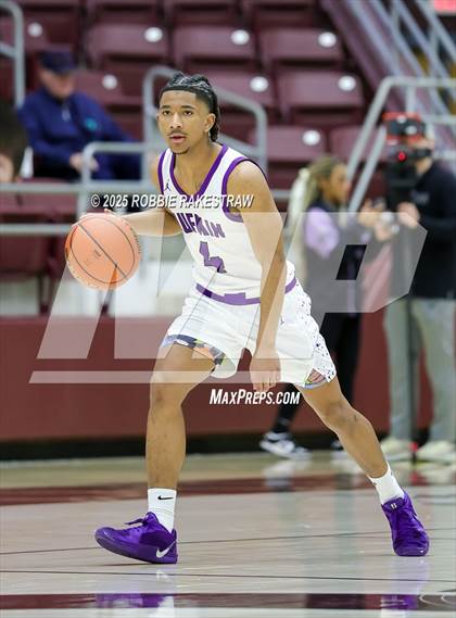 Thumbnail 1 in Lufkin vs. Highland Park (UIL 5A D1 Area Playoff) photogallery.