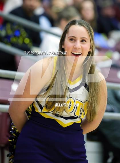 Thumbnail 2 in Lufkin vs. Highland Park (UIL 5A D1 Area Playoff) photogallery.