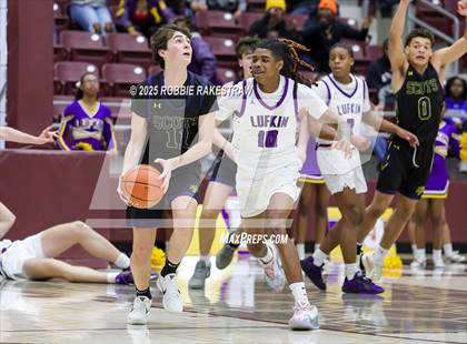 Thumbnail 2 in Lufkin vs. Highland Park (UIL 5A D1 Area Playoff) photogallery.