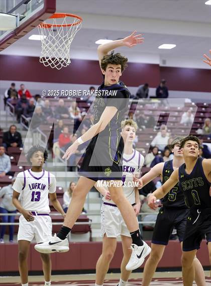 Thumbnail 3 in Lufkin vs. Highland Park (UIL 5A D1 Area Playoff) photogallery.