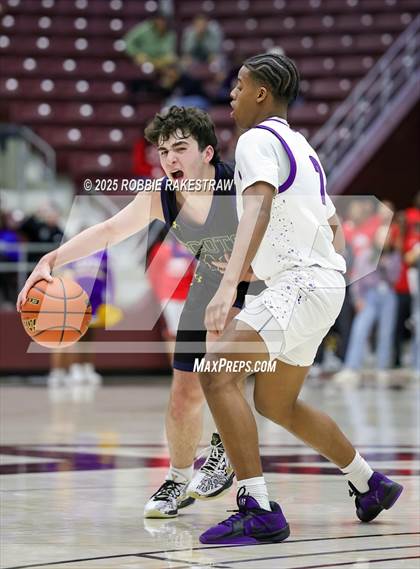 Thumbnail 2 in Lufkin vs. Highland Park (UIL 5A D1 Area Playoff) photogallery.