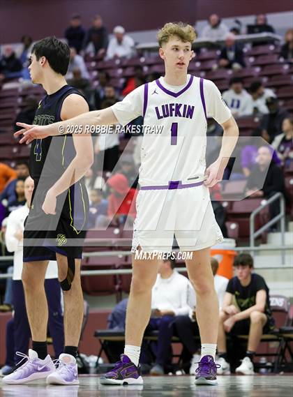 Thumbnail 3 in Lufkin vs. Highland Park (UIL 5A D1 Area Playoff) photogallery.
