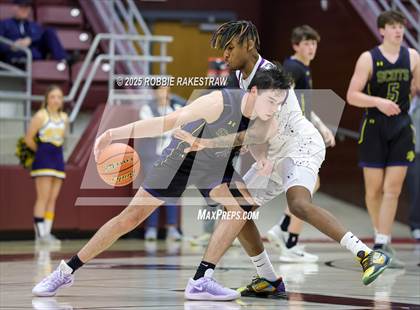 Thumbnail 2 in Lufkin vs. Highland Park (UIL 5A D1 Area Playoff) photogallery.