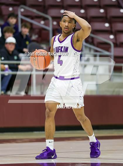Thumbnail 2 in Lufkin vs. Highland Park (UIL 5A D1 Area Playoff) photogallery.