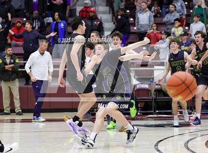 Thumbnail 1 in Lufkin vs. Highland Park (UIL 5A D1 Area Playoff) photogallery.