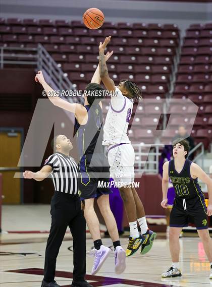 Thumbnail 2 in Lufkin vs. Highland Park (UIL 5A D1 Area Playoff) photogallery.