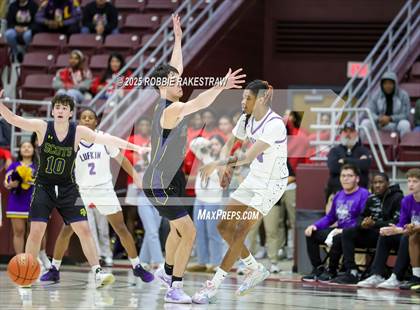 Thumbnail 1 in Lufkin vs. Highland Park (UIL 5A D1 Area Playoff) photogallery.