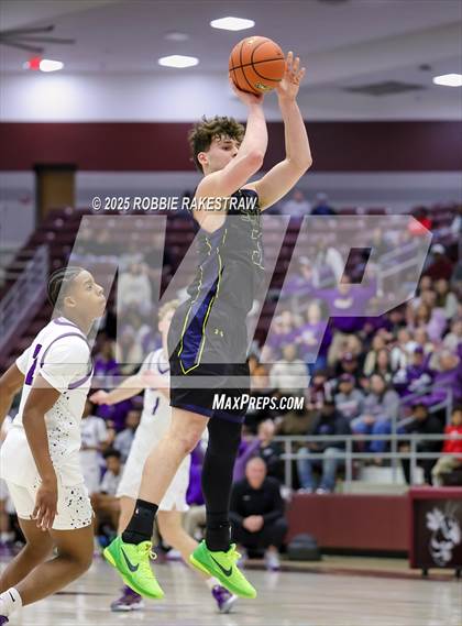 Thumbnail 2 in Lufkin vs. Highland Park (UIL 5A D1 Area Playoff) photogallery.