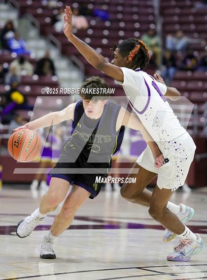 Thumbnail 3 in Lufkin vs. Highland Park (UIL 5A D1 Area Playoff) photogallery.