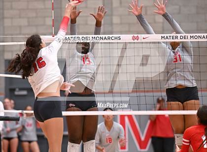 Thumbnail 3 in Mater Dei vs. Redondo Union (CIF State Open First Round Playoffs) photogallery.