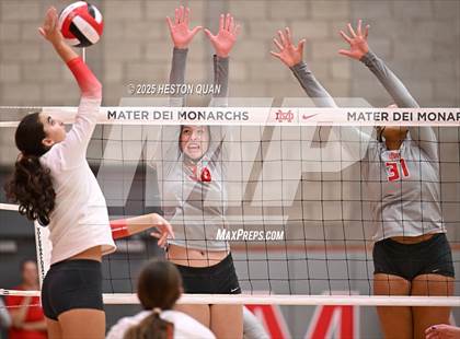 Thumbnail 3 in Mater Dei vs. Redondo Union (CIF State Open First Round Playoffs) photogallery.