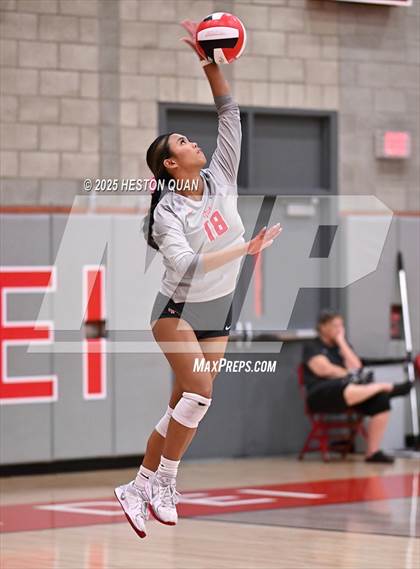 Thumbnail 1 in Mater Dei vs. Redondo Union (CIF State Open First Round Playoffs) photogallery.