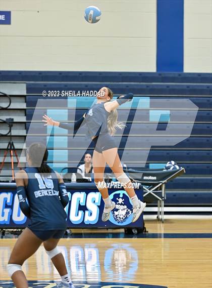 Thumbnail 2 in Calvary Christian @ Berkeley Prep photogallery.