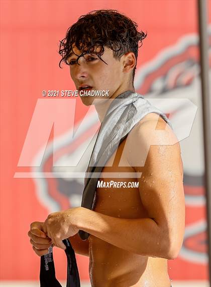 Thumbnail 2 in AIA Division I,III Diving Semifinals photogallery.