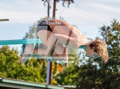 Thumbnail 1 in AIA Division I,III Diving Semifinals photogallery.