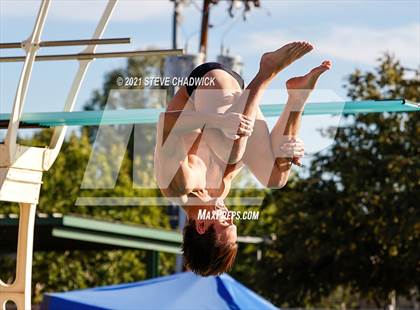 Thumbnail 2 in AIA Division I,III Diving Semifinals photogallery.