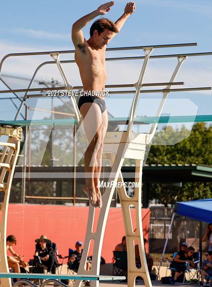 Thumbnail 2 in AIA Division I,III Diving Semifinals photogallery.