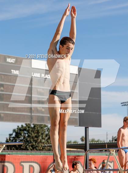 Thumbnail 2 in AIA Division I,III Diving Semifinals photogallery.
