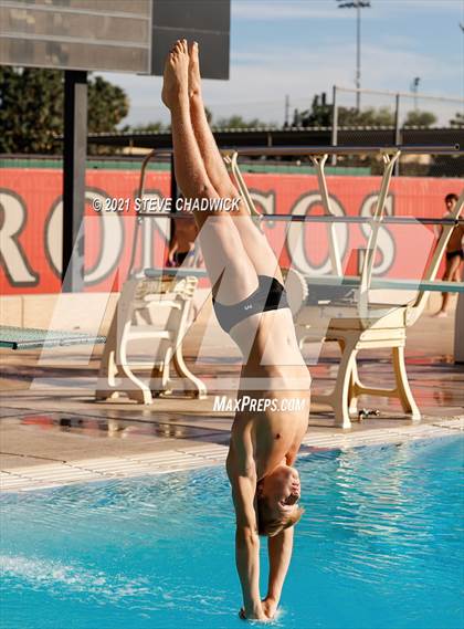 Thumbnail 2 in AIA Division I,III Diving Semifinals photogallery.