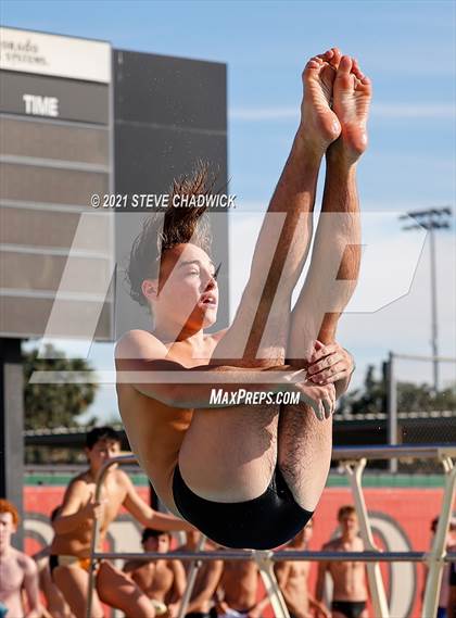 Thumbnail 2 in AIA Division I,III Diving Semifinals photogallery.