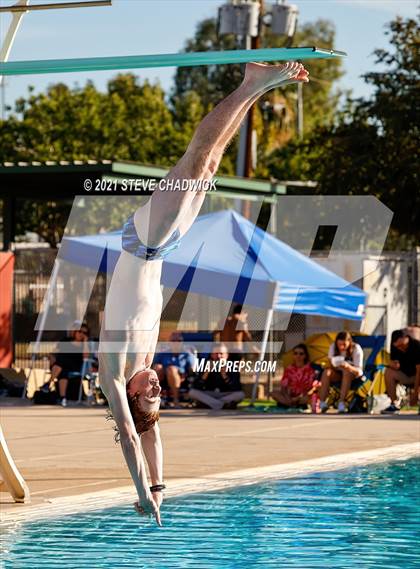 Thumbnail 2 in AIA Division I,III Diving Semifinals photogallery.